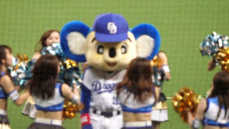ドアラのバク転カッコよすぎ♪Japanese baseball popular mascot”Doala”acrobatics